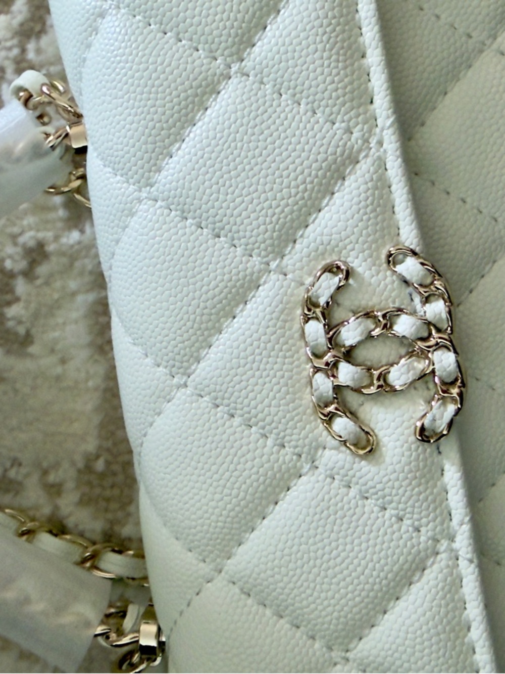 Chanel makeup bag white - Picture 3 of 4